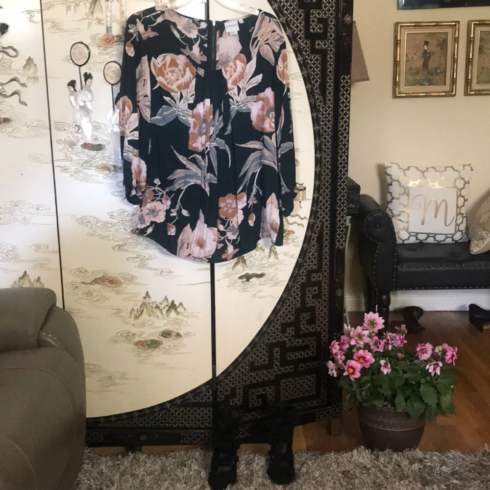 Nwot wide sleeve boat neck floral blouse
